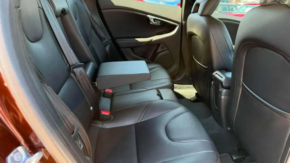 VOLVO V40 Cross Country -