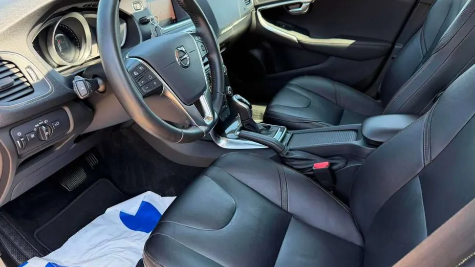 VOLVO V40 Cross Country -