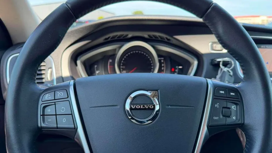 VOLVO V40 Cross Country -