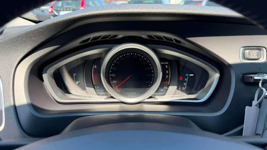 VOLVO V40 Cross Country -