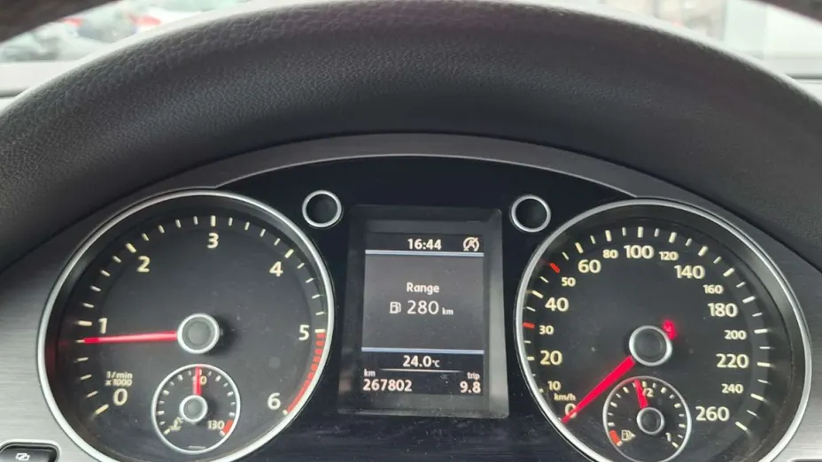 VOLKSWAGEN Passat -