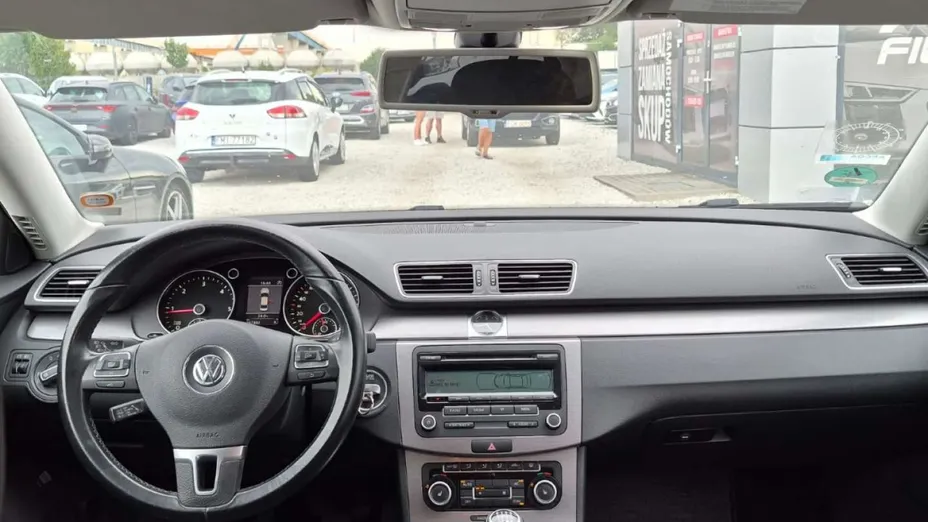 VOLKSWAGEN Passat -