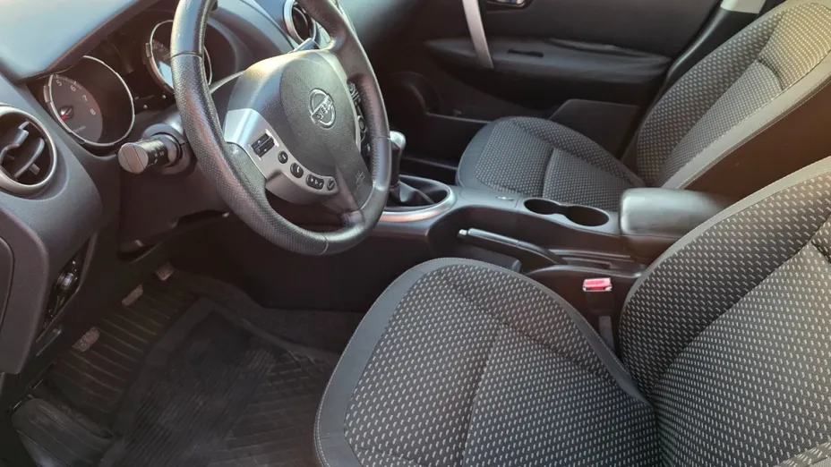 NISSAN Qashqai -