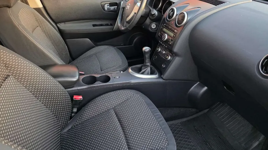 NISSAN Qashqai -