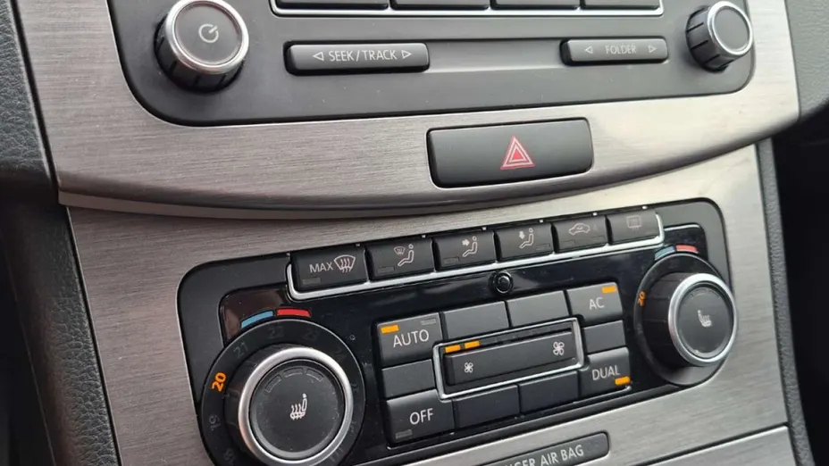 VOLKSWAGEN Passat -