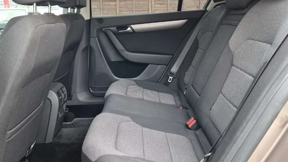 VOLKSWAGEN Passat -