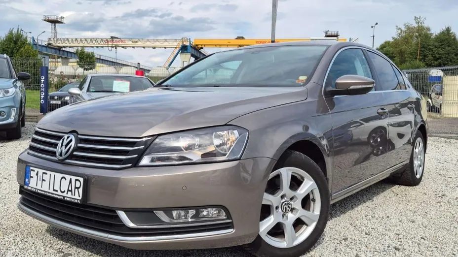 VOLKSWAGEN Passat -