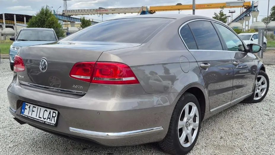 VOLKSWAGEN Passat -