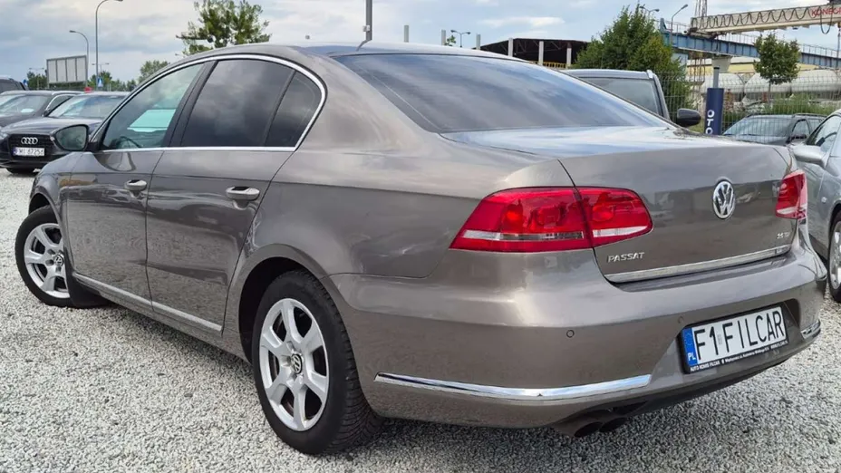 VOLKSWAGEN Passat -