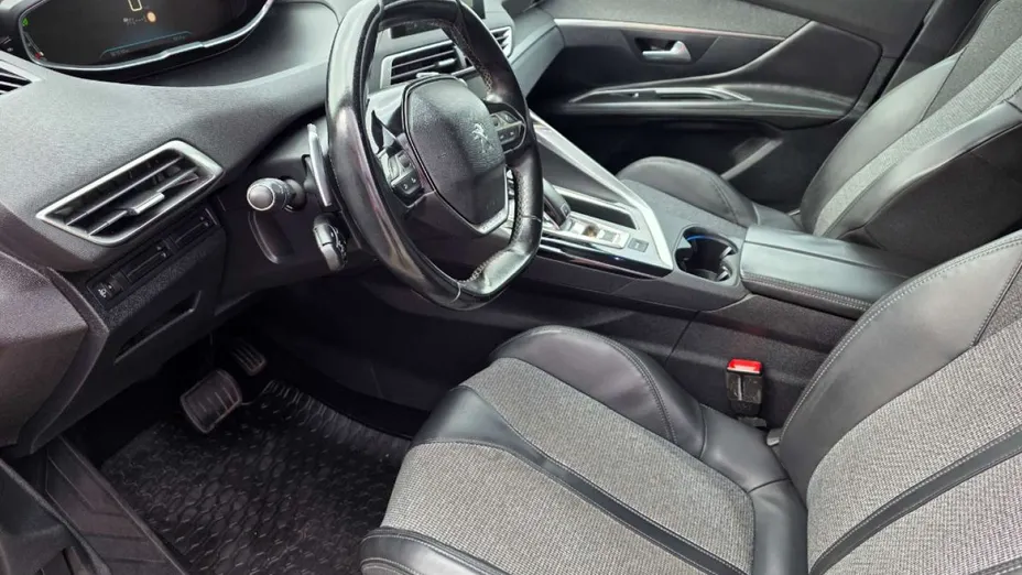 PEUGEOT 3008 -