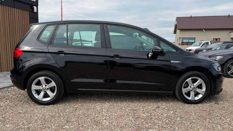 VOLKSWAGEN Golf Sportsvan -