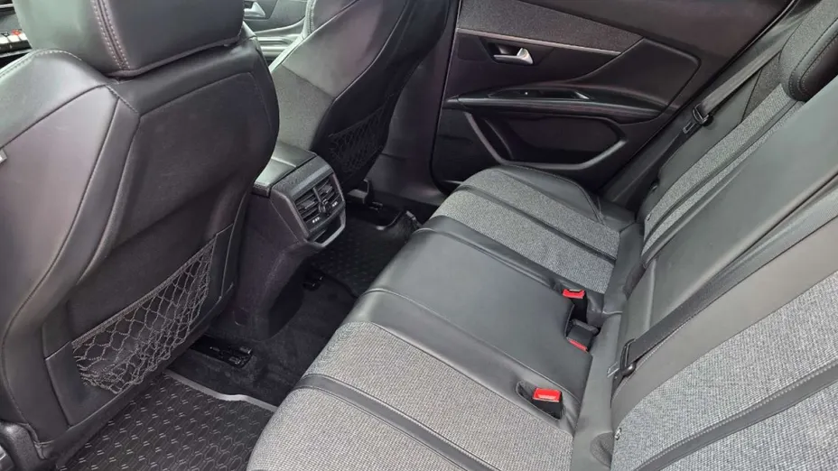 PEUGEOT 3008 -