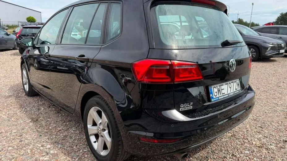 VOLKSWAGEN Golf Sportsvan -