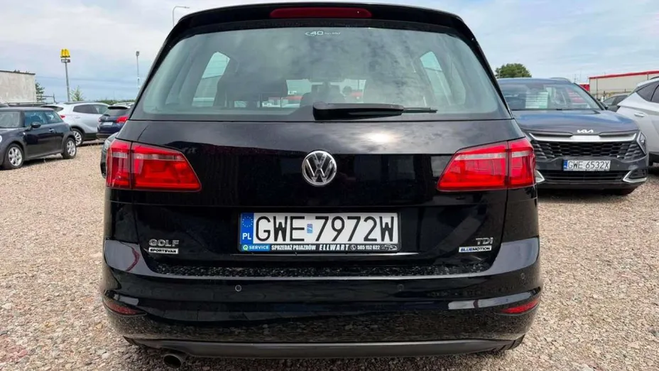 VOLKSWAGEN Golf Sportsvan -