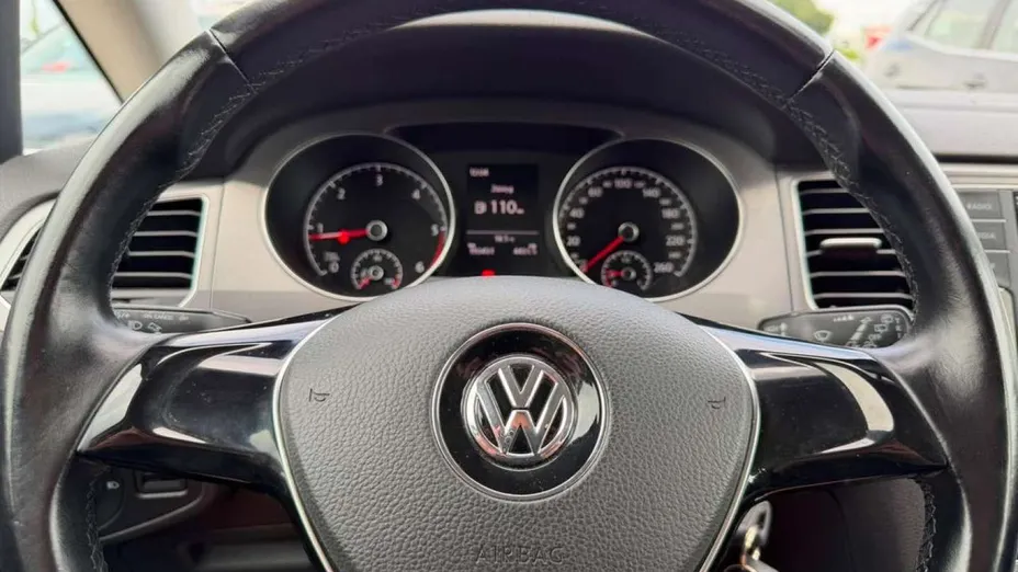 VOLKSWAGEN Golf Sportsvan -