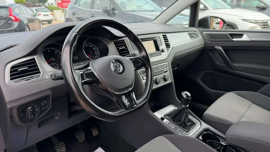 VOLKSWAGEN Golf Sportsvan -