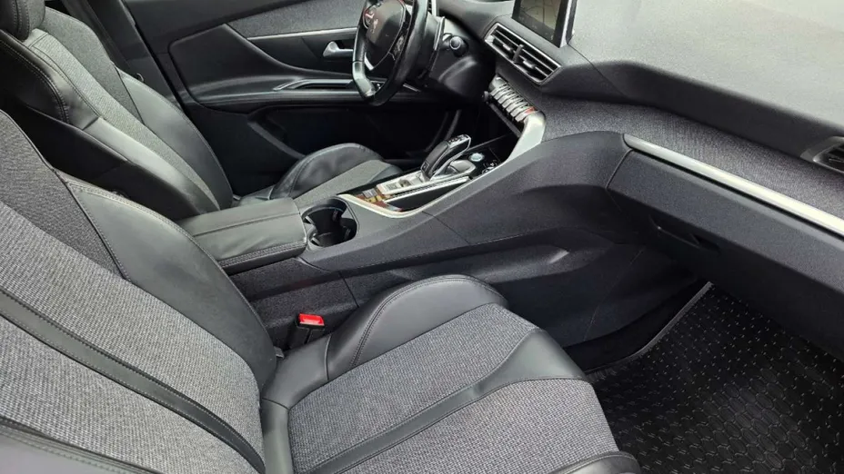 PEUGEOT 3008 -