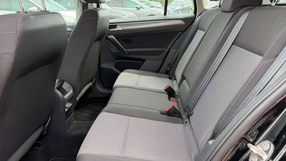 VOLKSWAGEN Golf Sportsvan -