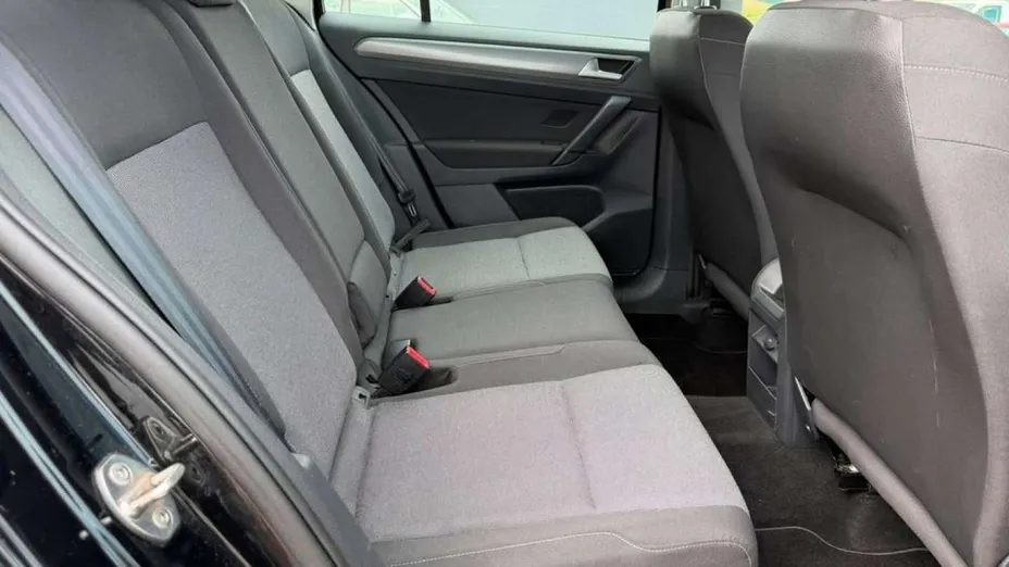 VOLKSWAGEN Golf Sportsvan -