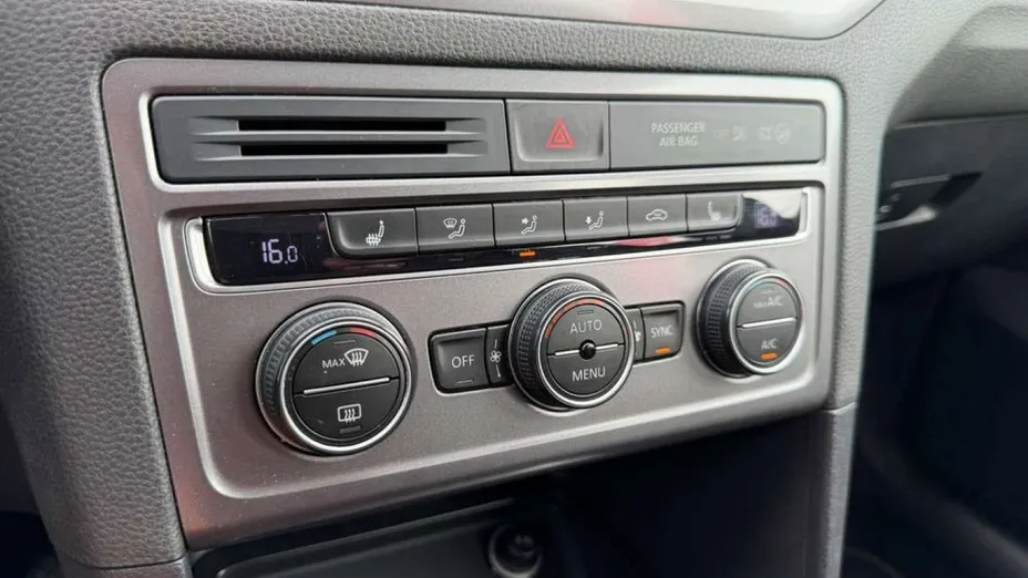 VOLKSWAGEN Golf Sportsvan -