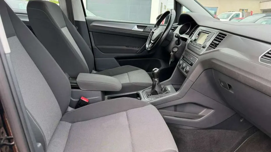VOLKSWAGEN Golf Sportsvan -