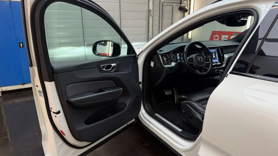 VOLVO XC60 -