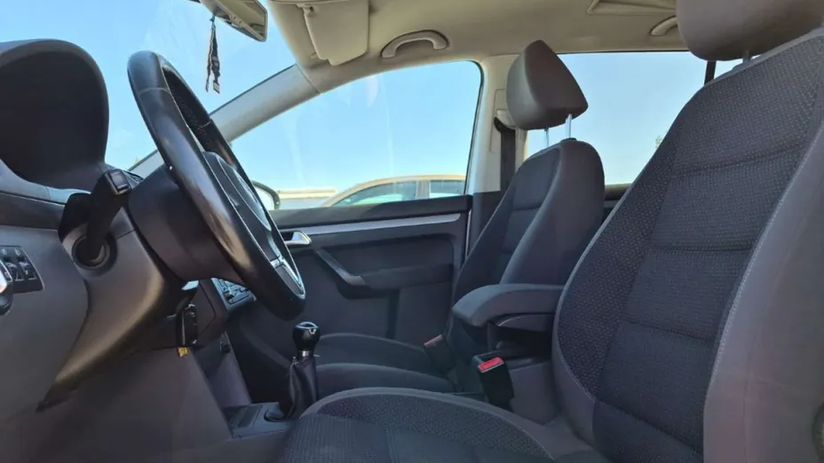VOLKSWAGEN Touran -