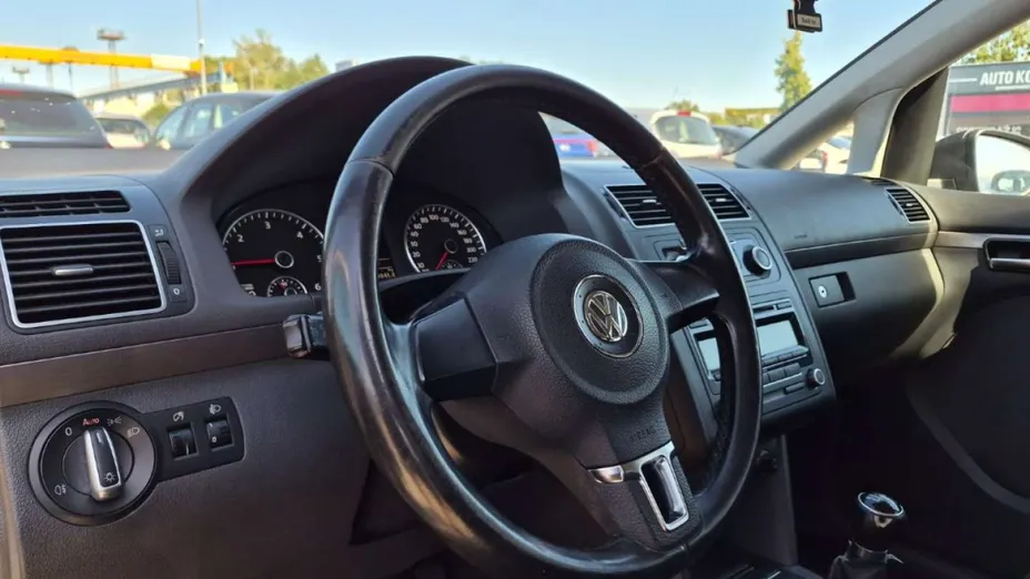 VOLKSWAGEN Touran -