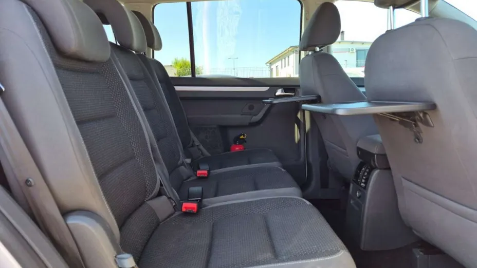 VOLKSWAGEN Touran -