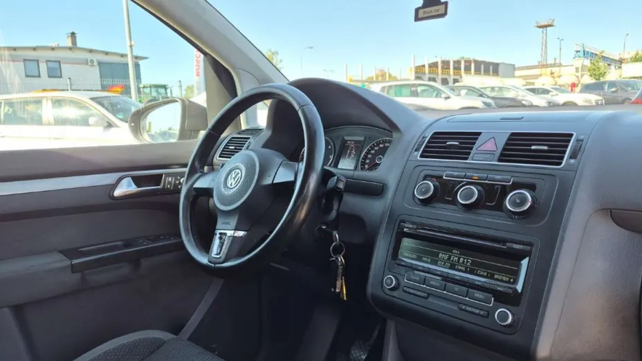 VOLKSWAGEN Touran -