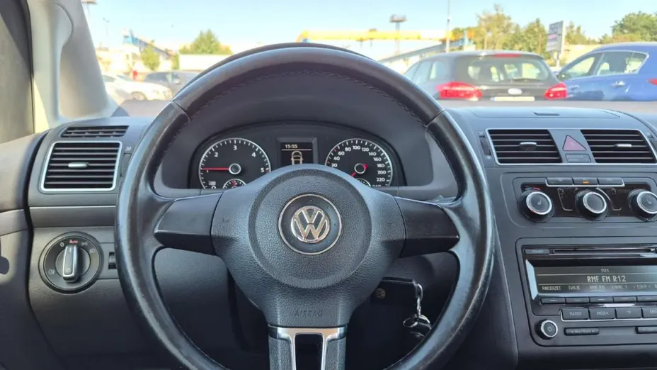VOLKSWAGEN Touran -