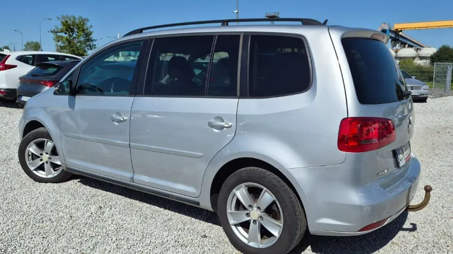 VOLKSWAGEN Touran -
