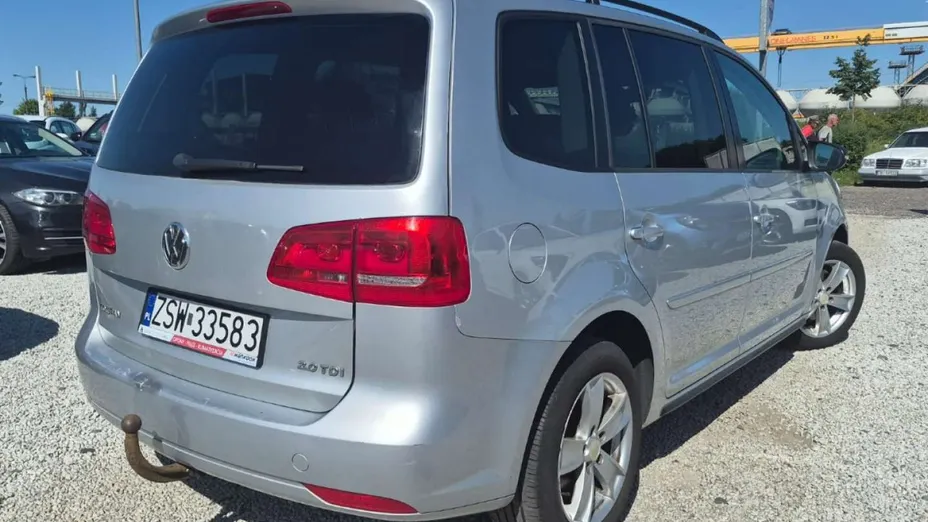 VOLKSWAGEN Touran -