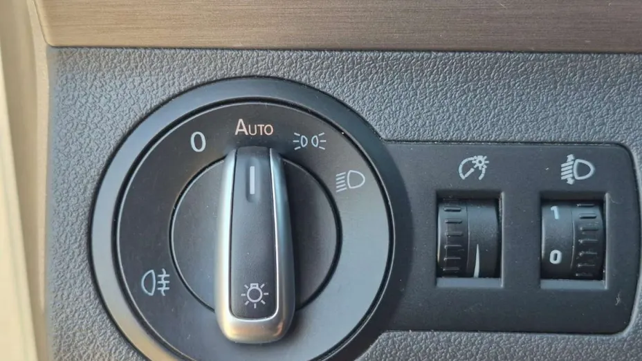 VOLKSWAGEN Touran -