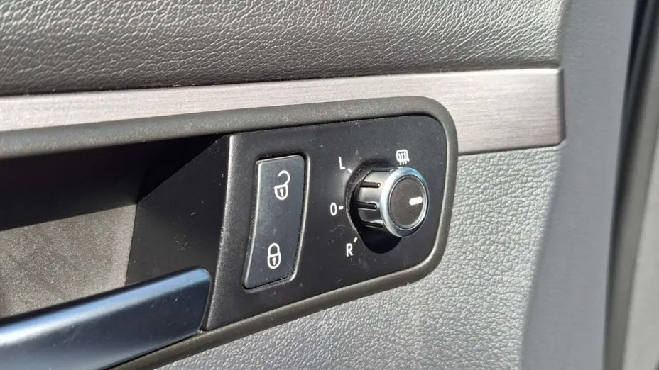 VOLKSWAGEN Touran -