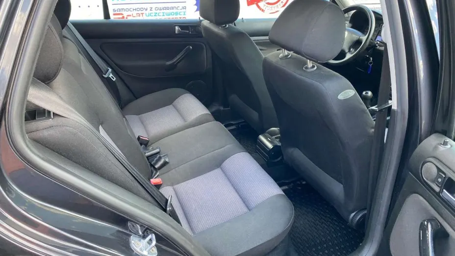 VOLKSWAGEN Golf -