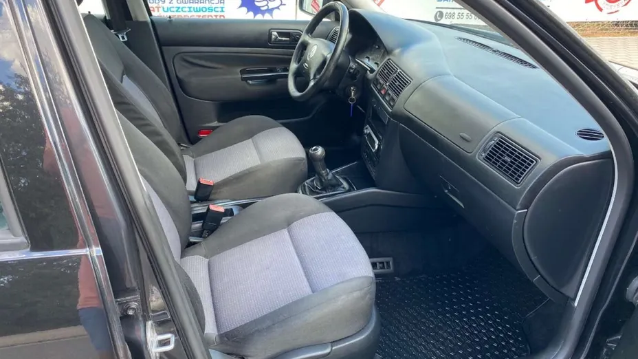 VOLKSWAGEN Golf -