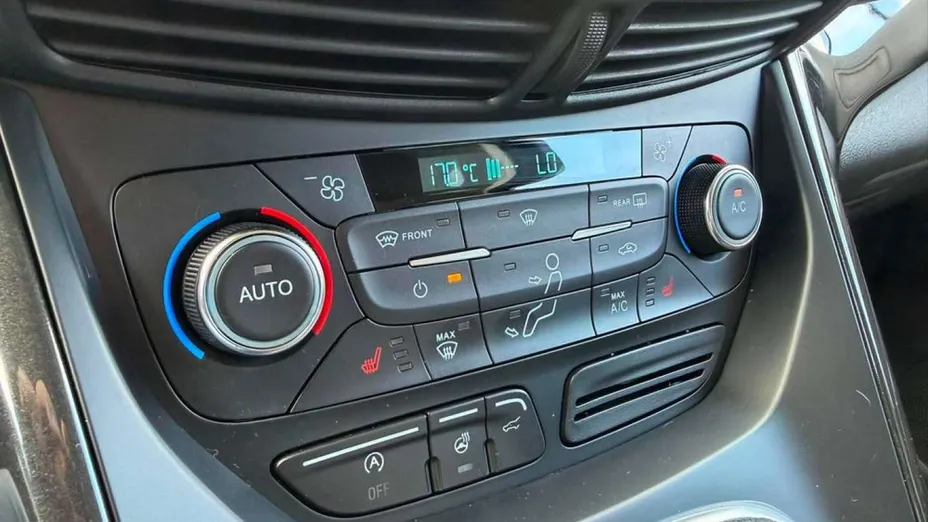 FORD Kuga -