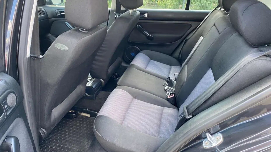 VOLKSWAGEN Golf -