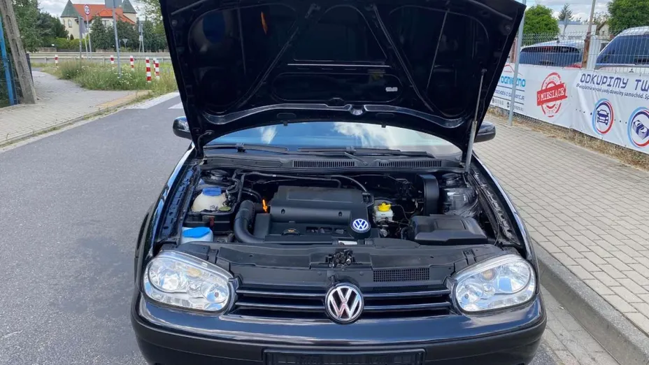 VOLKSWAGEN Golf -