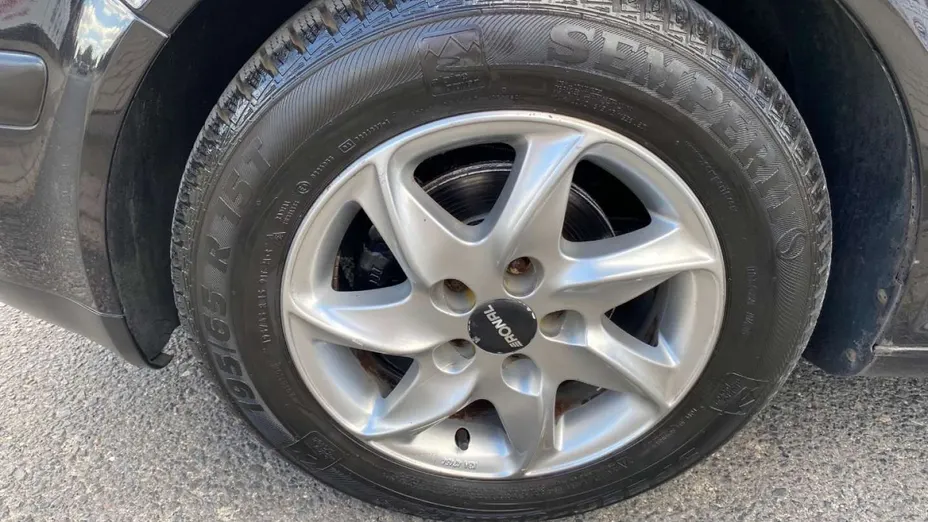 VOLKSWAGEN Golf -