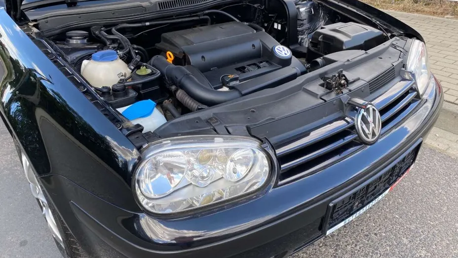 VOLKSWAGEN Golf -