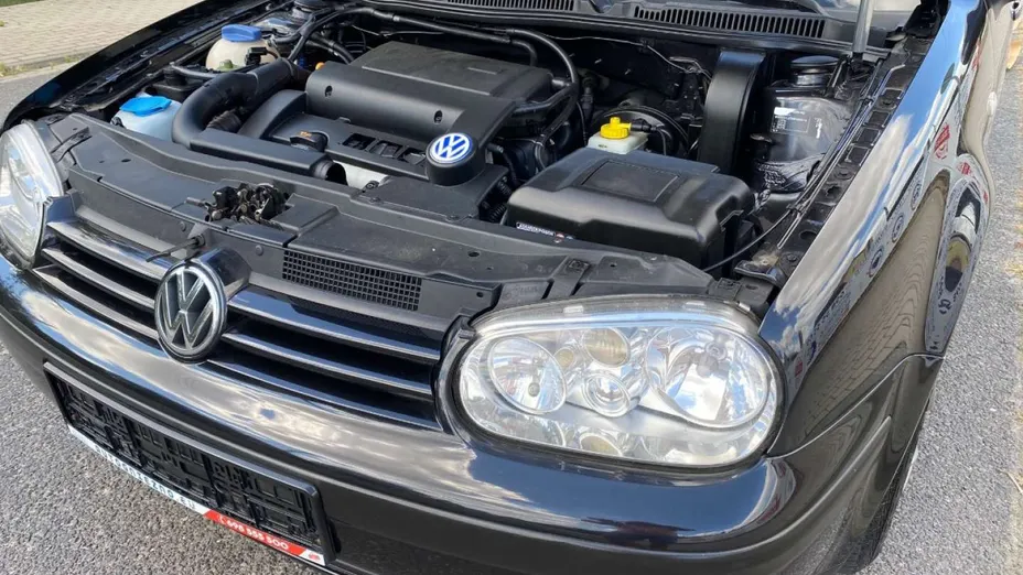 VOLKSWAGEN Golf -
