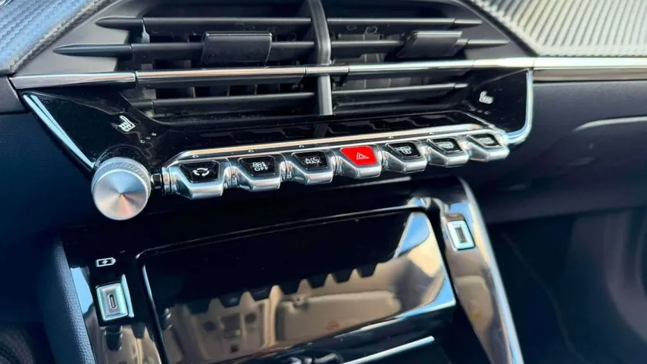 PEUGEOT 2008 -