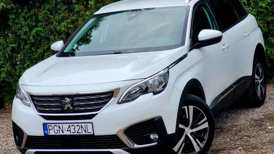 PEUGEOT 5008 -