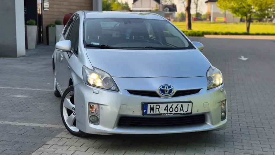 TOYOTA Prius -