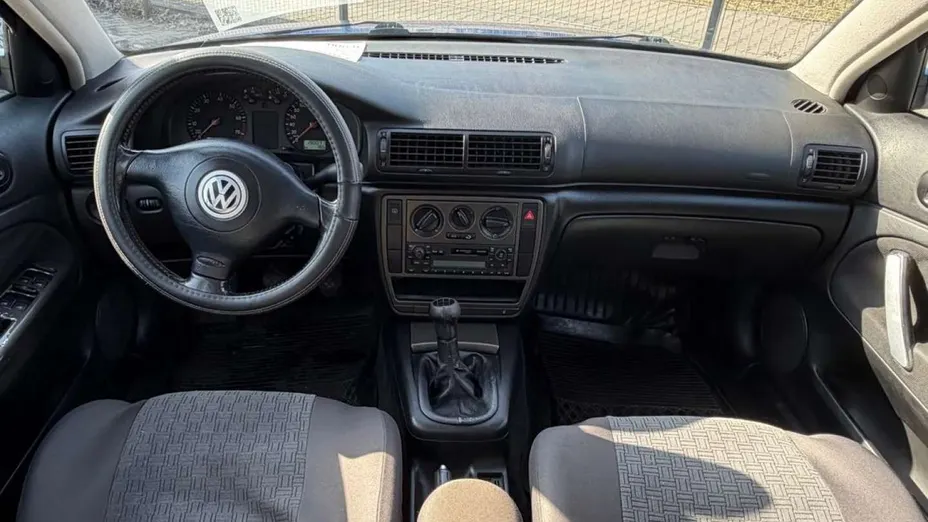 VOLKSWAGEN Passat -