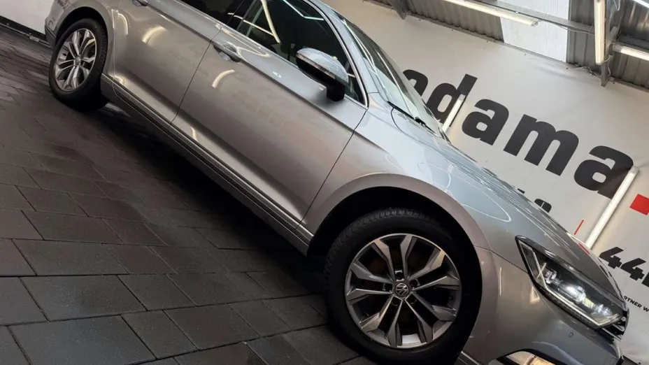 VOLKSWAGEN Passat -