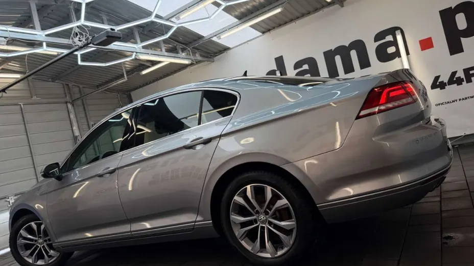 VOLKSWAGEN Passat -