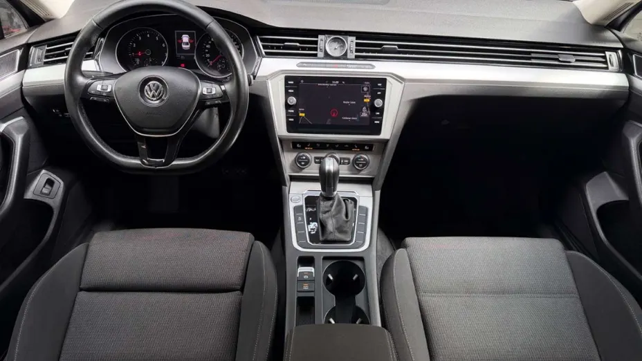 VOLKSWAGEN Passat -